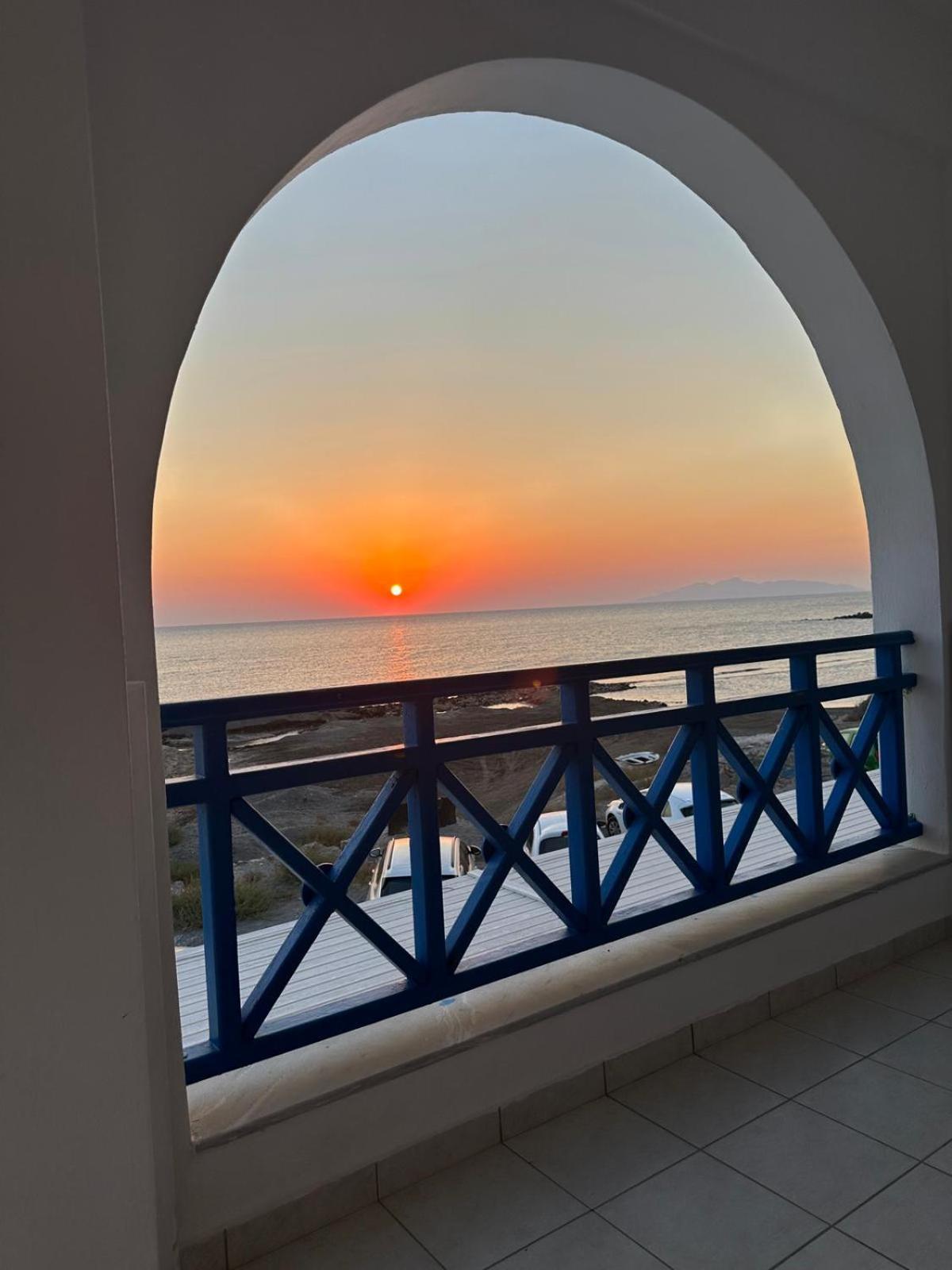 Rodothea And Adams On The Beach, Santorini Monolithos  Room photo
