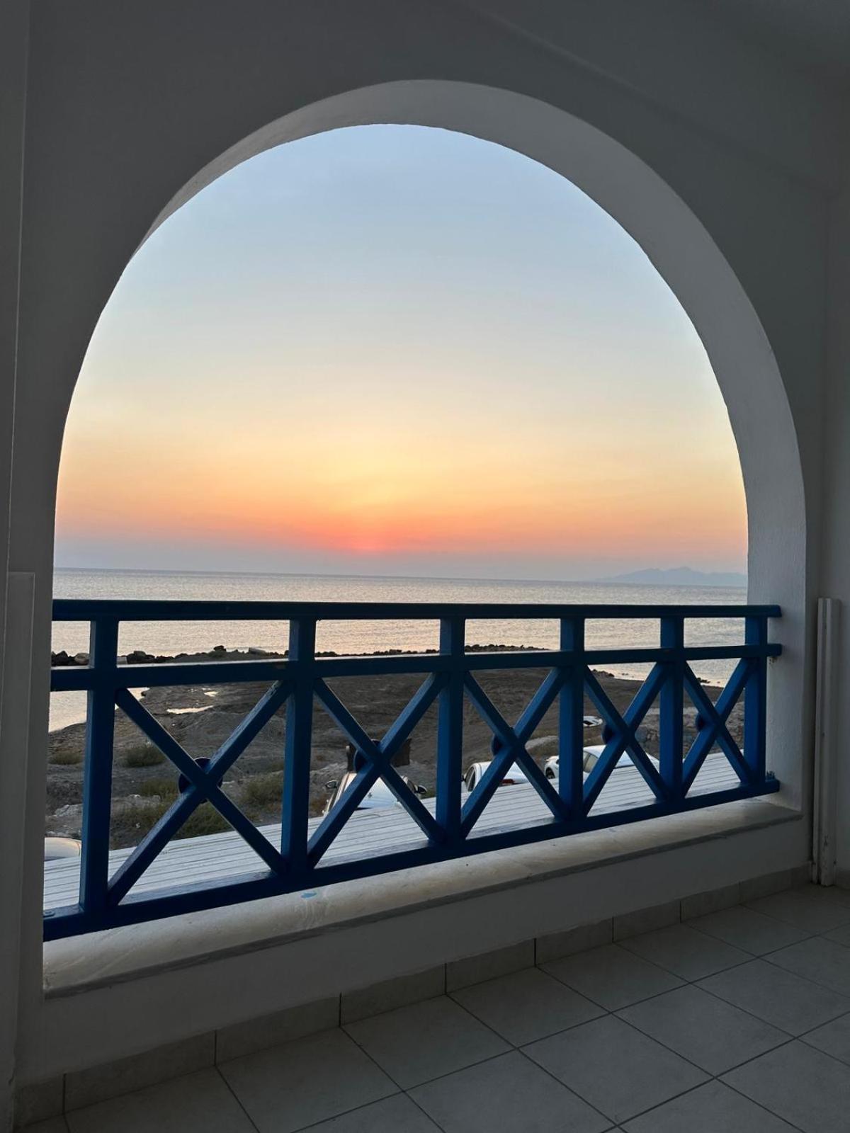 Rodothea And Adams On The Beach, Santorini Monolithos  Room photo